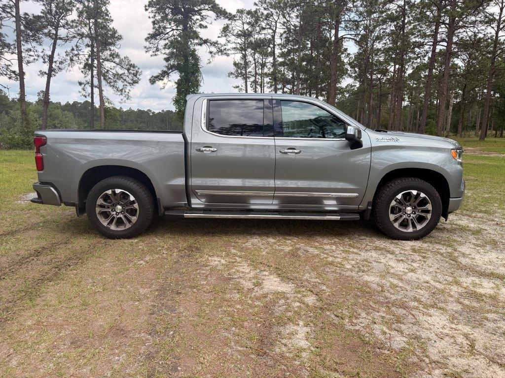 Chevrolet Silverado 1500 4WD Crew Cab 147" High Country 2023