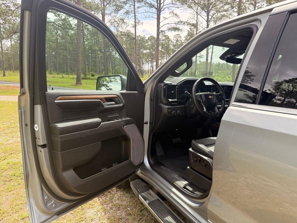 Chevrolet Silverado 1500 4WD Crew Cab 147" High Country 2023
