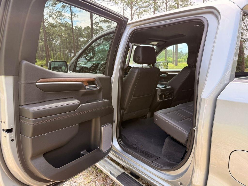 Chevrolet Silverado 1500 4WD Crew Cab 147" High Country 2023