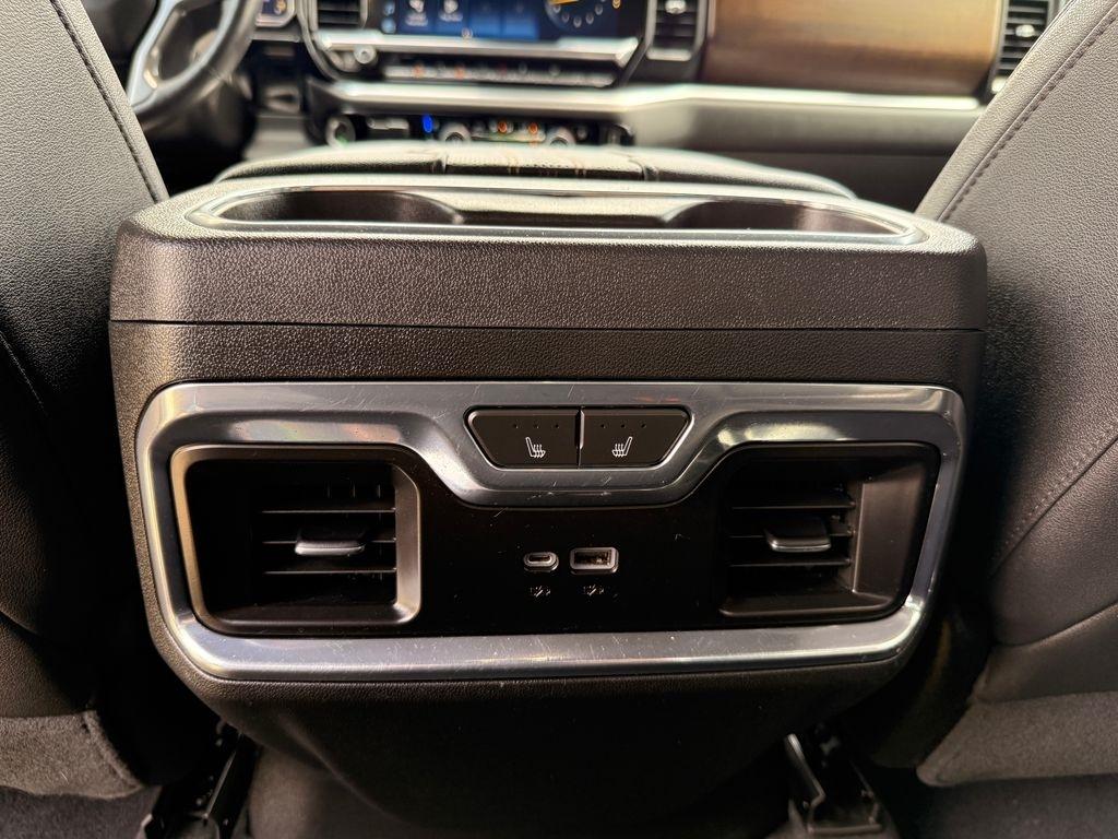 Chevrolet Silverado 1500 4WD Crew Cab 147" High Country 2023