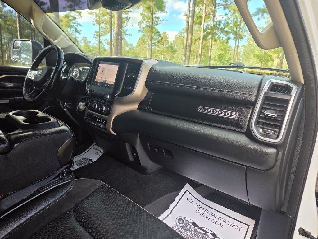 RAM 1500 Laramie 4x4 Crew Cab 5'7" Box 2022