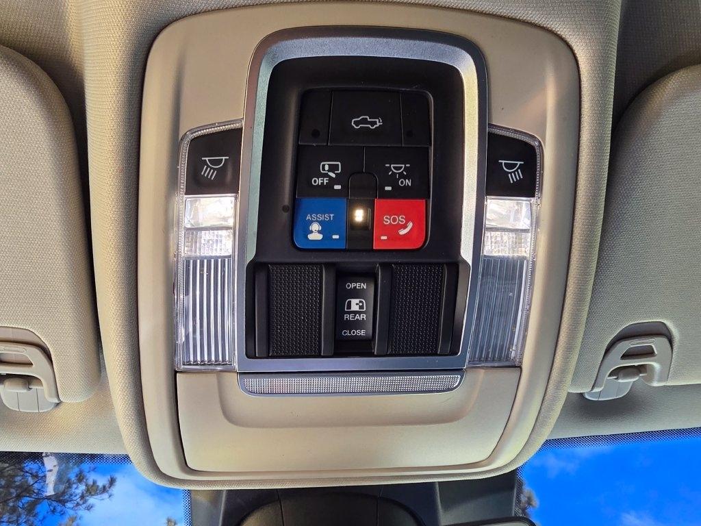 RAM 1500 Laramie 4x4 Crew Cab 5'7" Box 2022