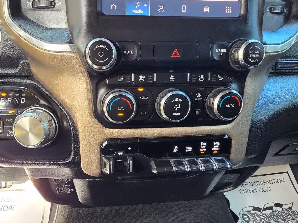 RAM 1500 Laramie 4x4 Crew Cab 5'7" Box 2022