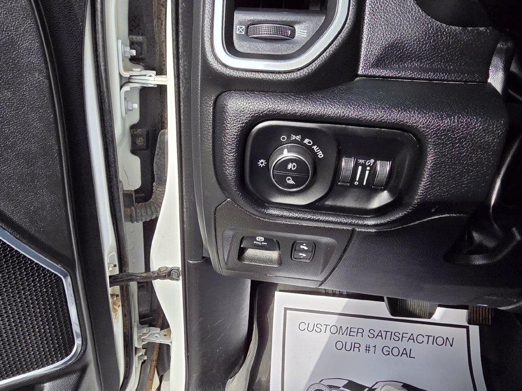 RAM 1500 Laramie 4x4 Crew Cab 5'7" Box 2022