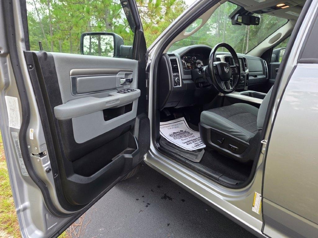 RAM 1500 Classic Warlock 4x4 Crew Cab 5'7" Box 2019