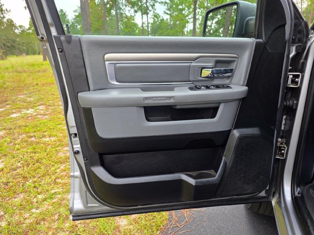 RAM 1500 Classic Warlock 4x4 Crew Cab 5'7" Box 2019
