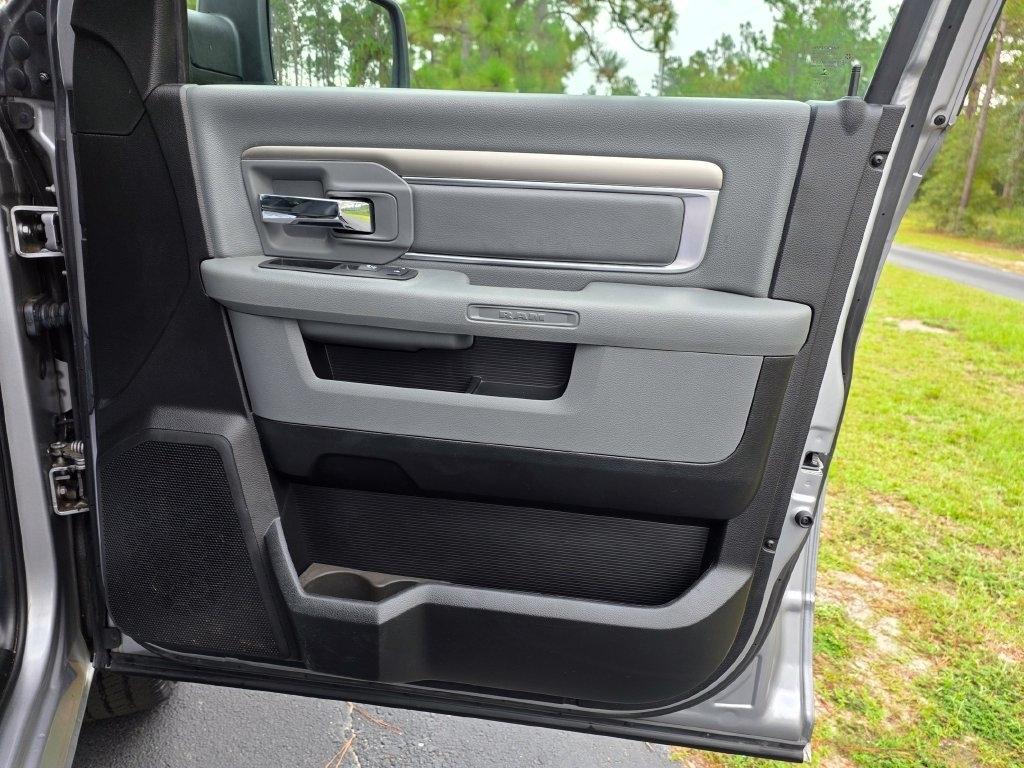 RAM 1500 Classic Warlock 4x4 Crew Cab 5'7" Box 2019