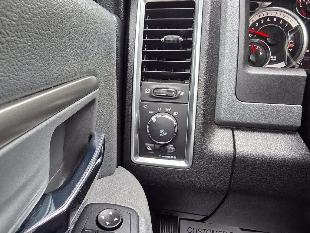 RAM 1500 Classic Warlock 4x4 Crew Cab 5'7" Box 2019