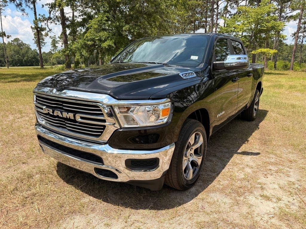RAM 1500 Laramie 4x2 Crew Cab 5'7" Box 2024