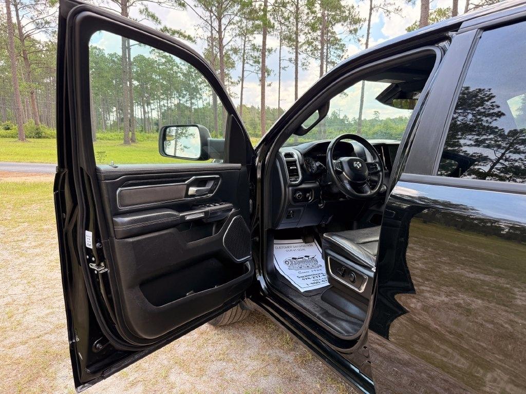 RAM 1500 Laramie 4x2 Crew Cab 5'7" Box 2024