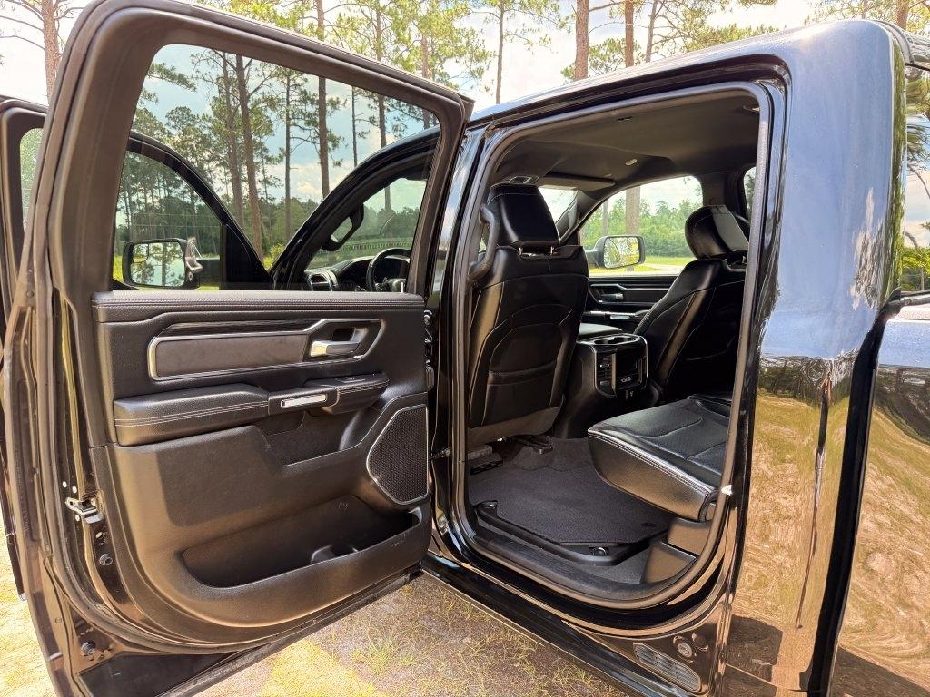 RAM 1500 Laramie 4x2 Crew Cab 5'7" Box 2024