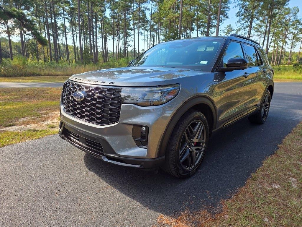 2025 Ford Explorer ST-Line RWD