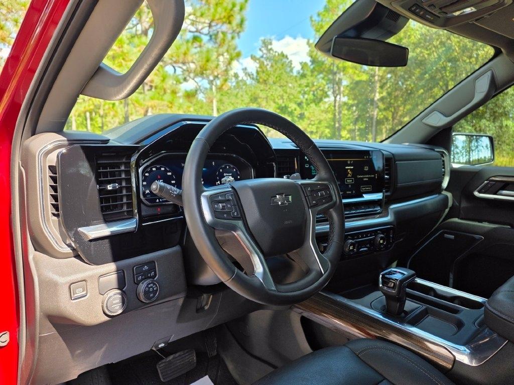 Chevrolet Silverado 1500 2WD Crew Cab 147" RST 2024