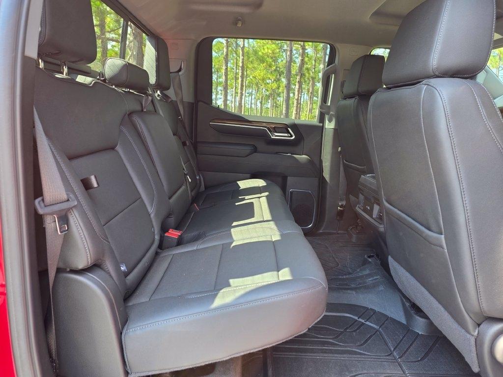 Chevrolet Silverado 1500 2WD Crew Cab 147" RST 2024