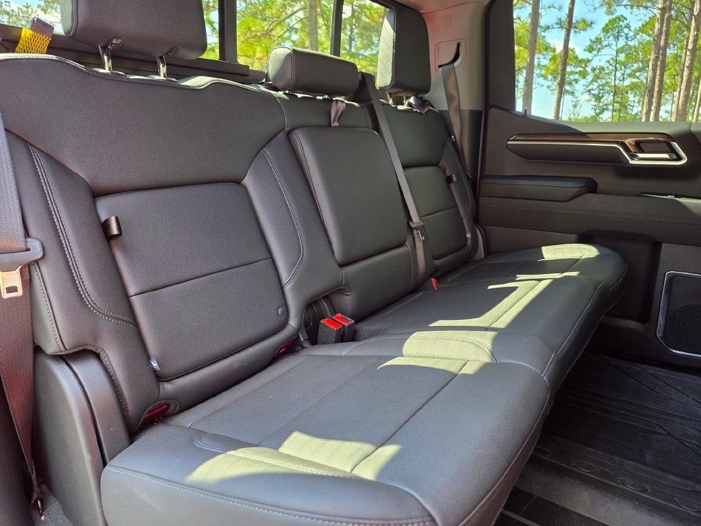 Chevrolet Silverado 1500 2WD Crew Cab 147" RST 2024