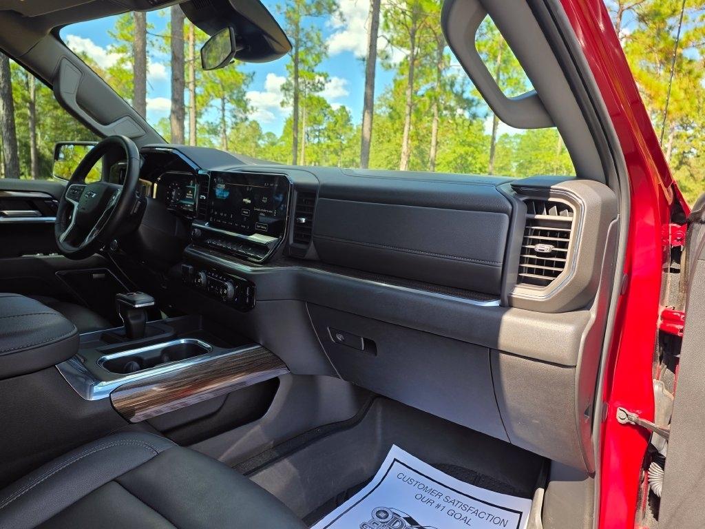 Chevrolet Silverado 1500 2WD Crew Cab 147" RST 2024