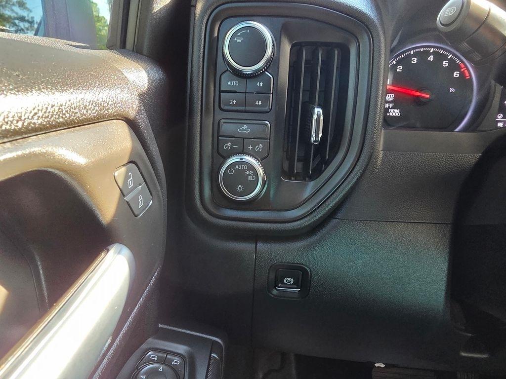 GMC Sierra 1500 4WD Crew Cab 147" Pro 2026