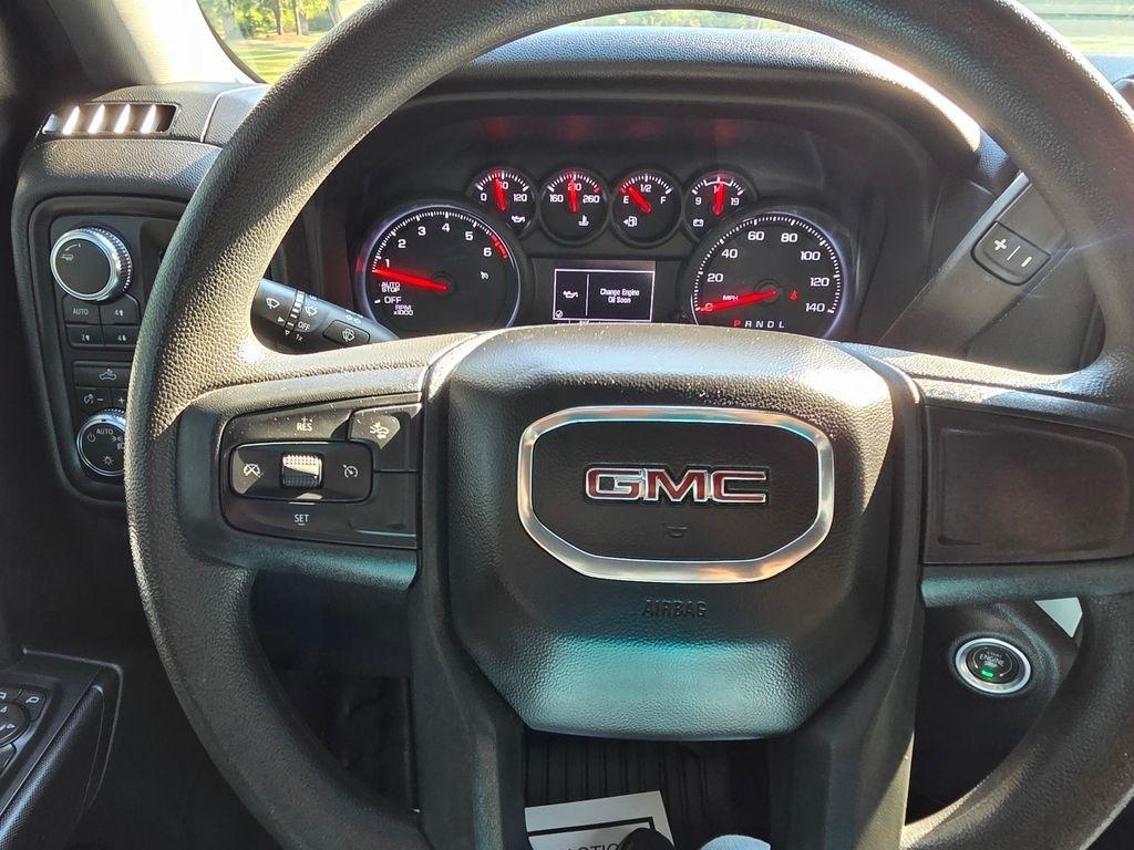 GMC Sierra 1500 4WD Crew Cab 147" Pro 2026