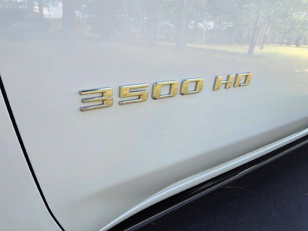 Chevrolet Silverado 3500HD 4WD Crew Cab 172" High Country 2022
