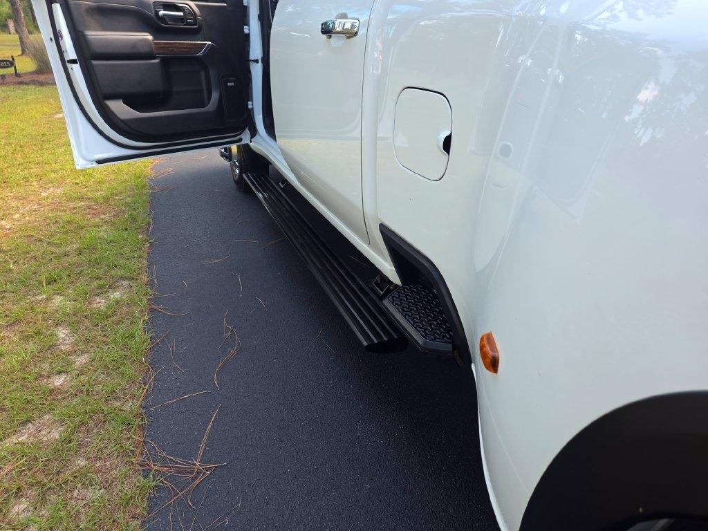 Chevrolet Silverado 3500HD 4WD Crew Cab 172" High Country 2022