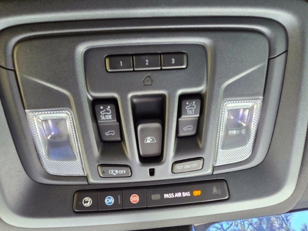 Chevrolet Silverado 3500HD 4WD Crew Cab 172" High Country 2022
