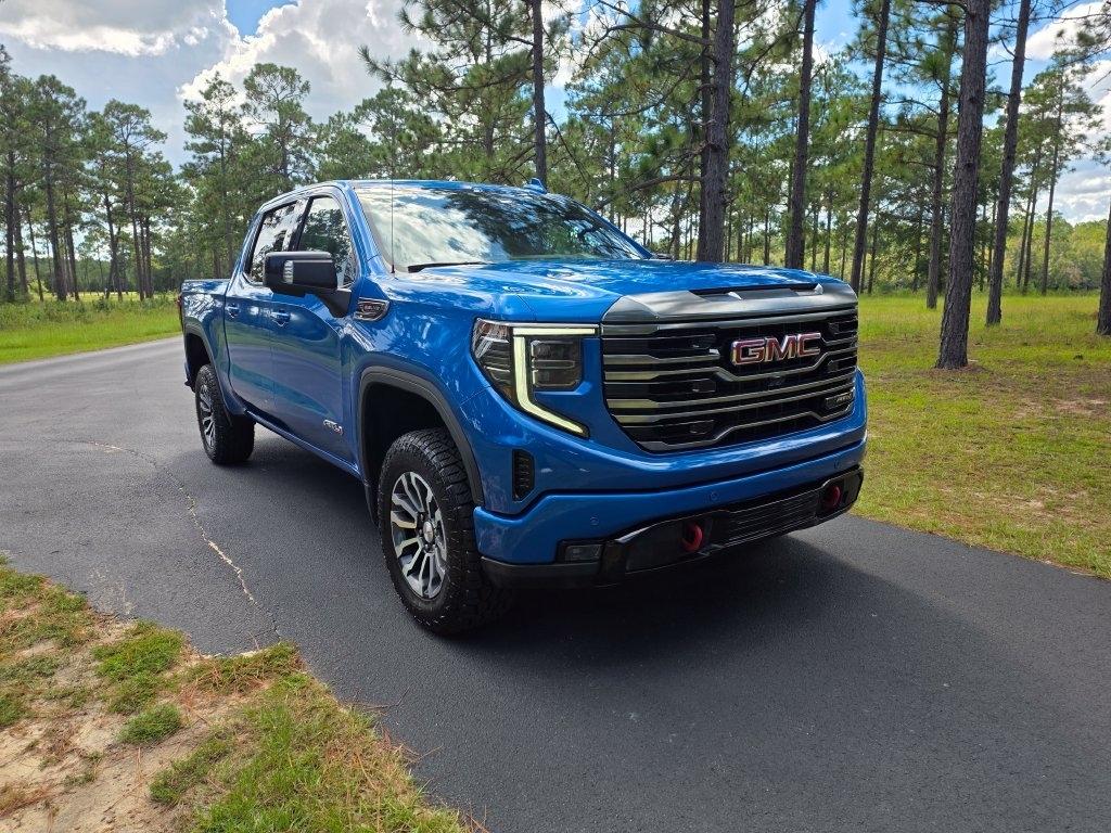 GMC Sierra 1500 4WD Crew Cab 147" AT4 2022