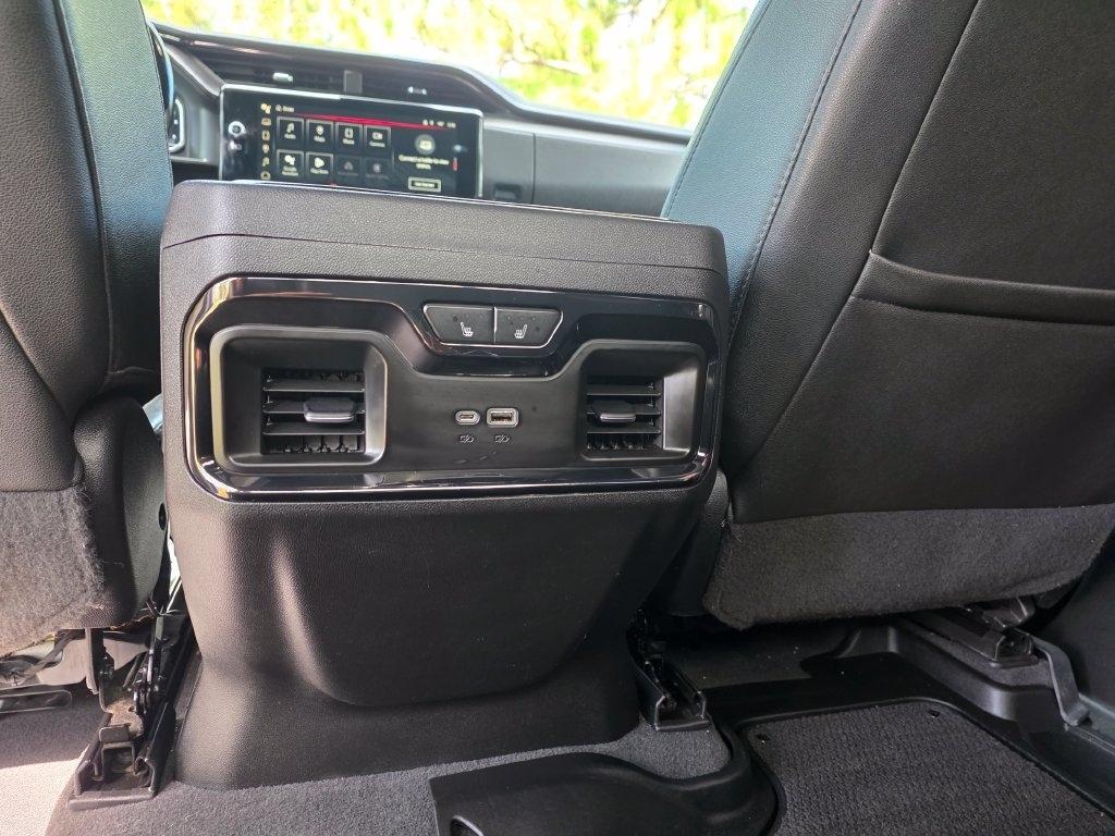 GMC Sierra 1500 4WD Crew Cab 147" AT4 2022