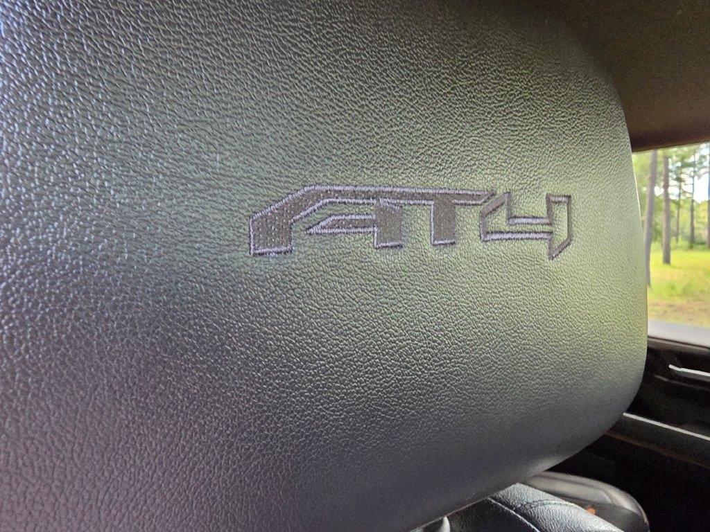 GMC Sierra 1500 4WD Crew Cab 147" AT4 2022