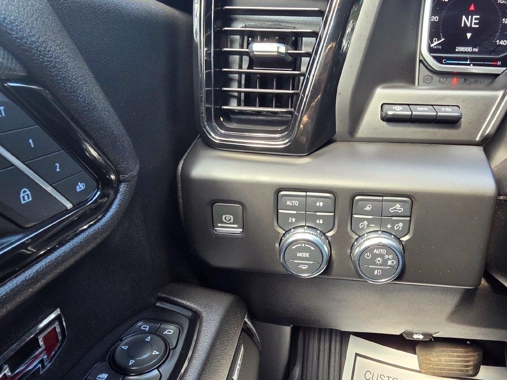 GMC Sierra 1500 4WD Crew Cab 147" AT4 2022