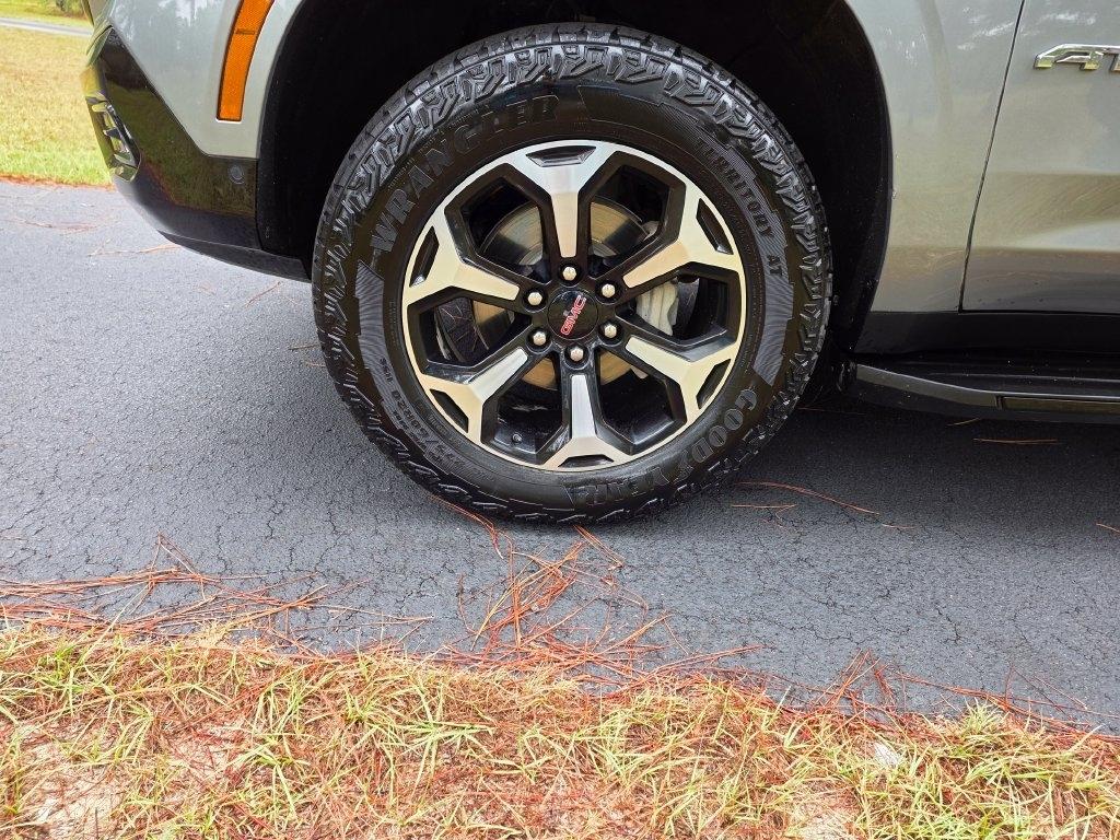 GMC Yukon 4WD 4dr AT4 2025