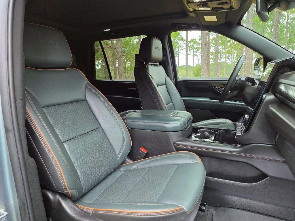 GMC Yukon 4WD 4dr AT4 2025