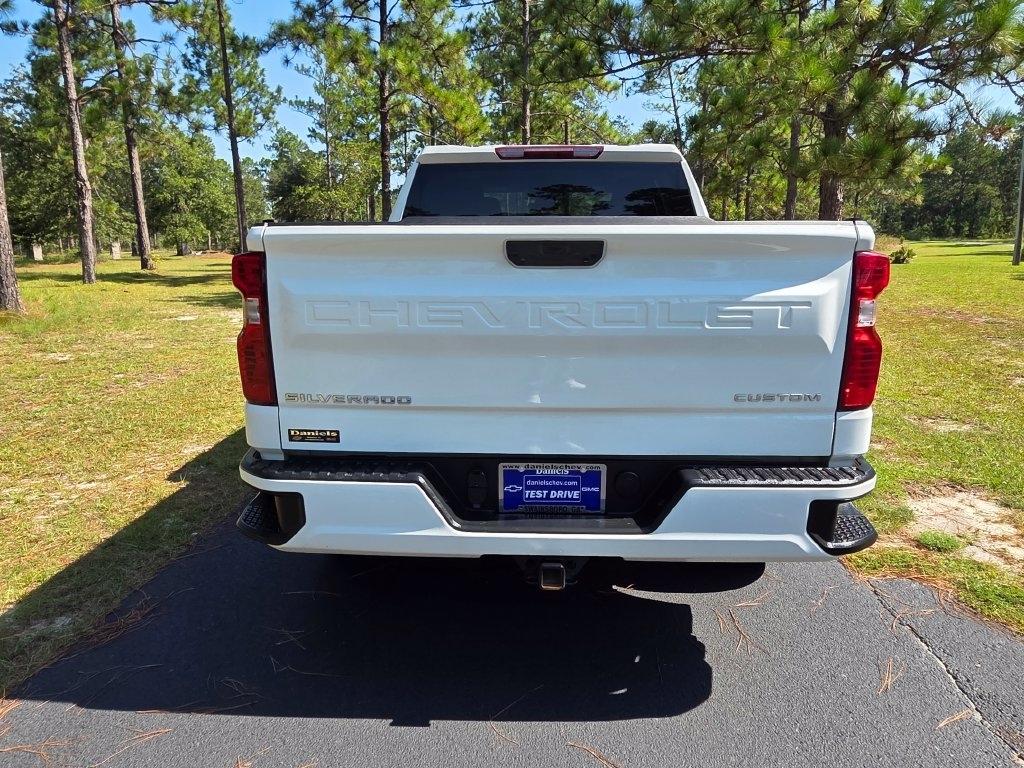 Chevrolet Silverado 1500 2WD Crew Cab 147" Custom 2024
