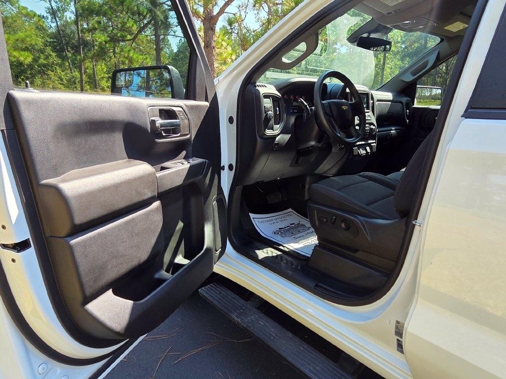 Chevrolet Silverado 1500 2WD Crew Cab 147" Custom 2024