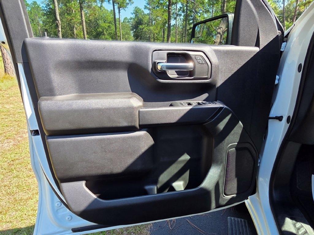 Chevrolet Silverado 1500 2WD Crew Cab 147" Custom 2024