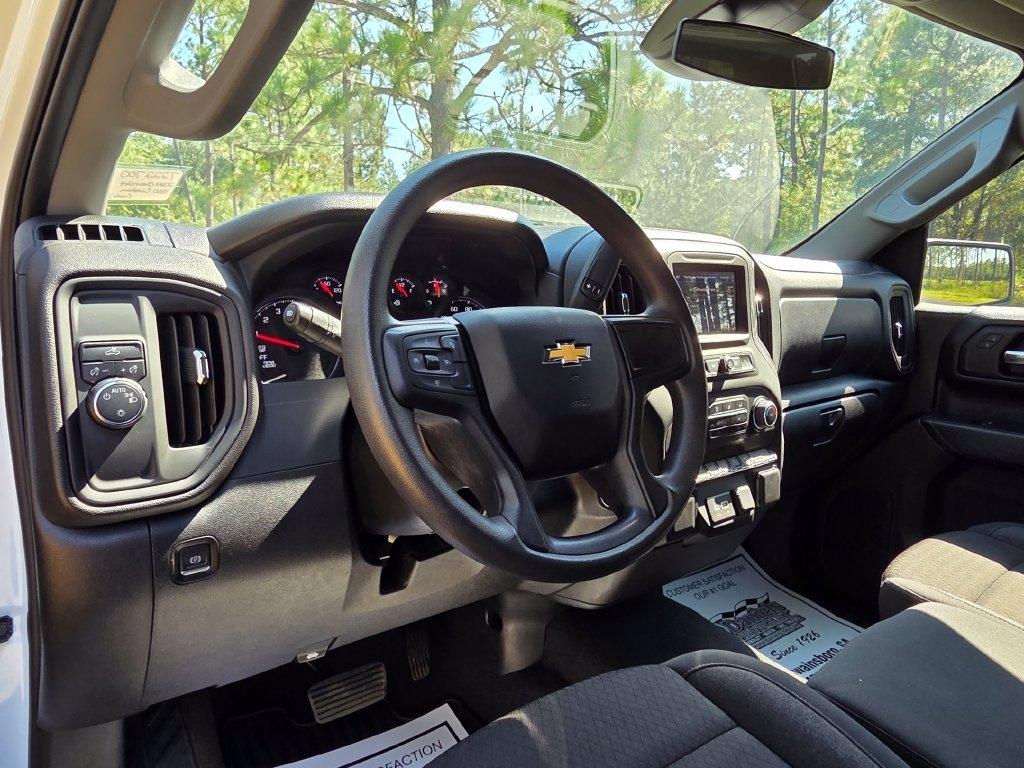 Chevrolet Silverado 1500 2WD Crew Cab 147" Custom 2024