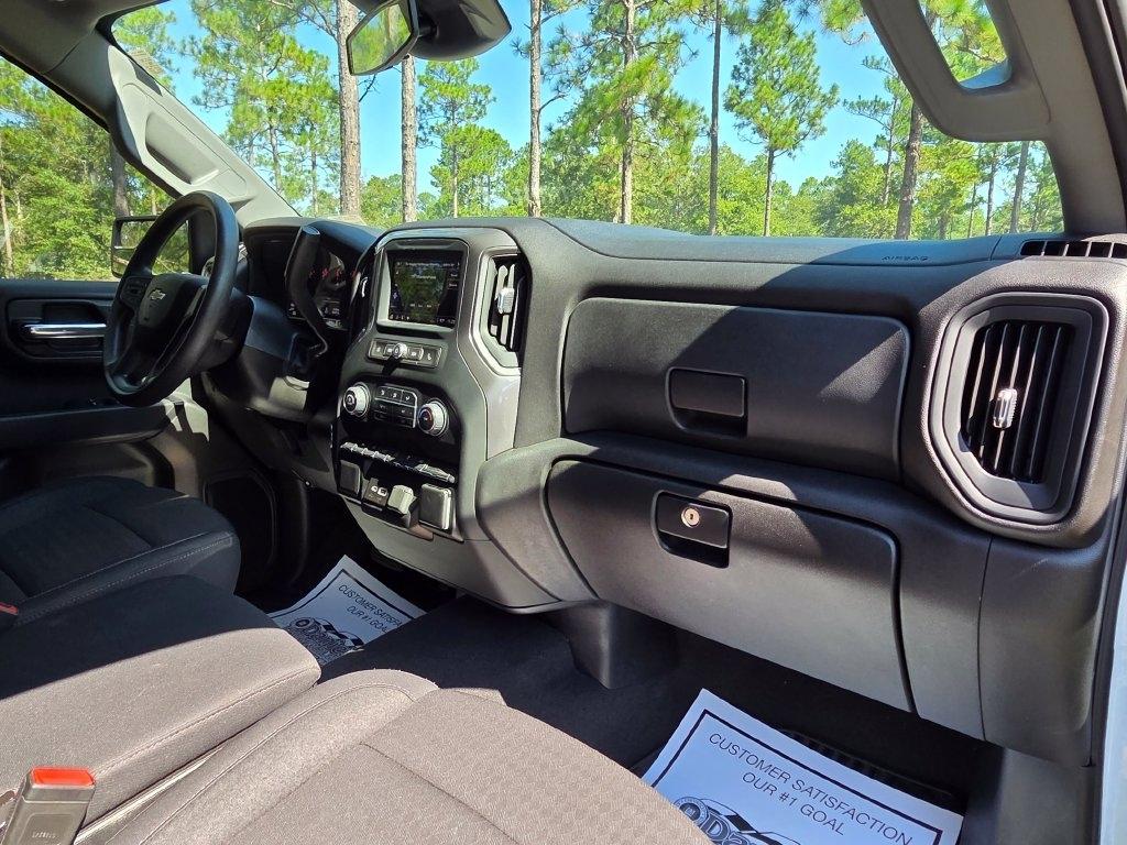 Chevrolet Silverado 1500 2WD Crew Cab 147" Custom 2024