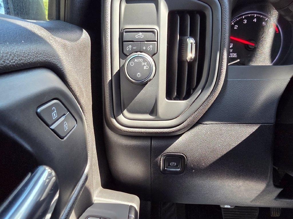 Chevrolet Silverado 1500 2WD Crew Cab 147" Custom 2024