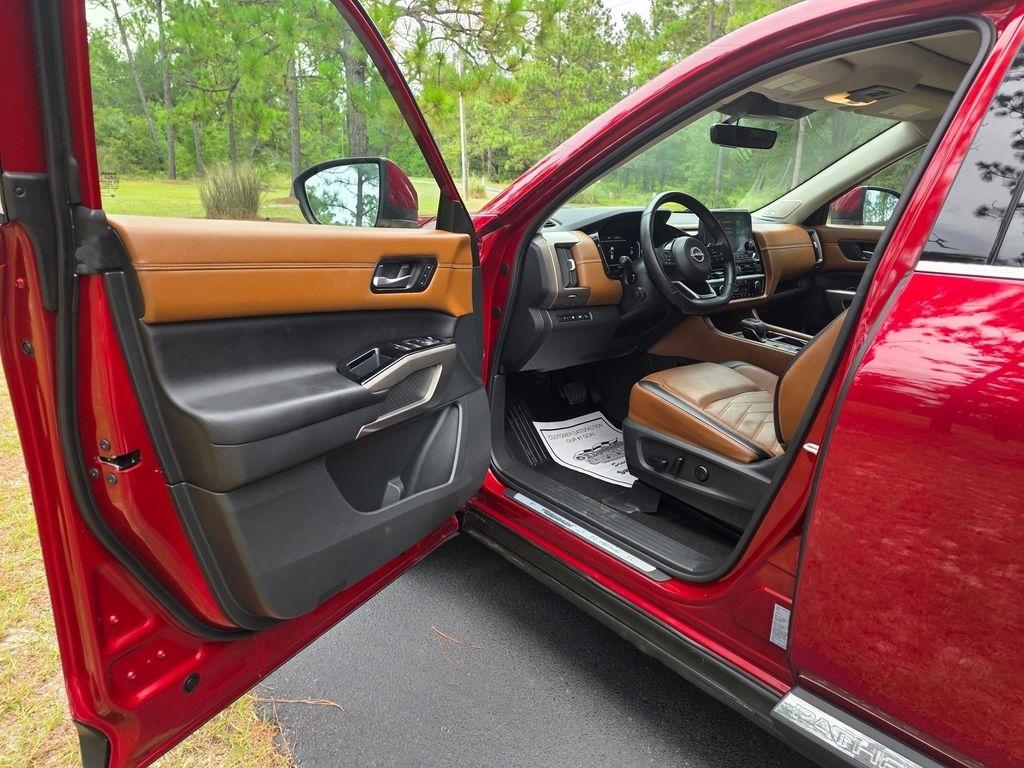Nissan Pathfinder Platinum 2WD 2024