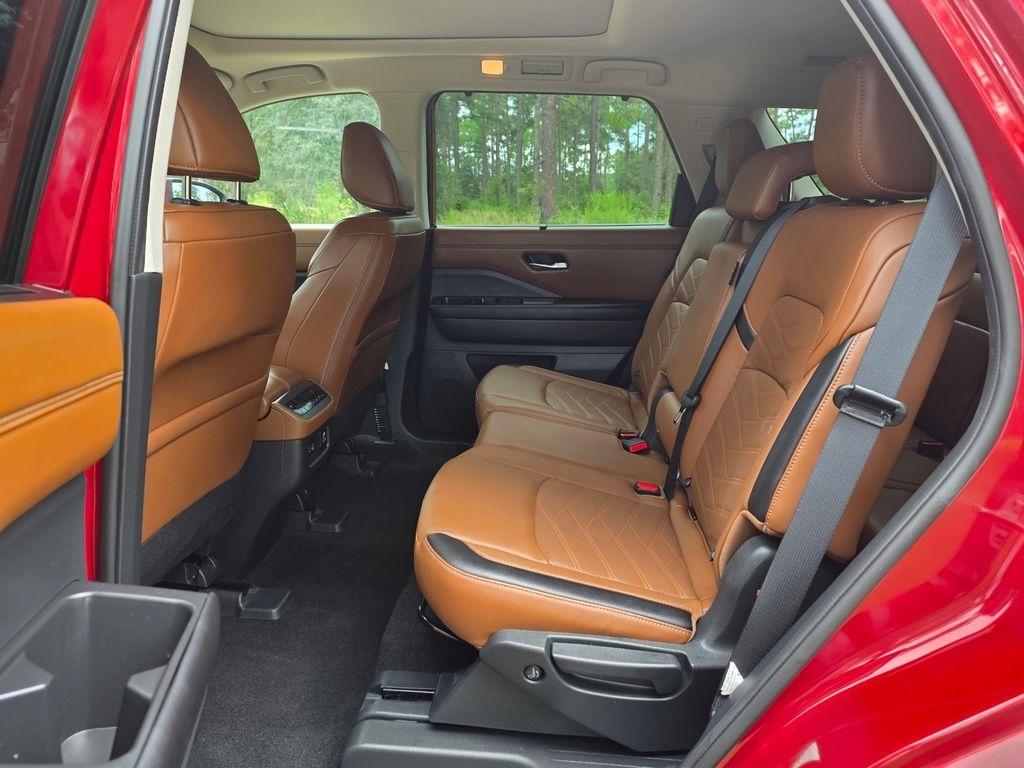 Nissan Pathfinder Platinum 2WD 2024