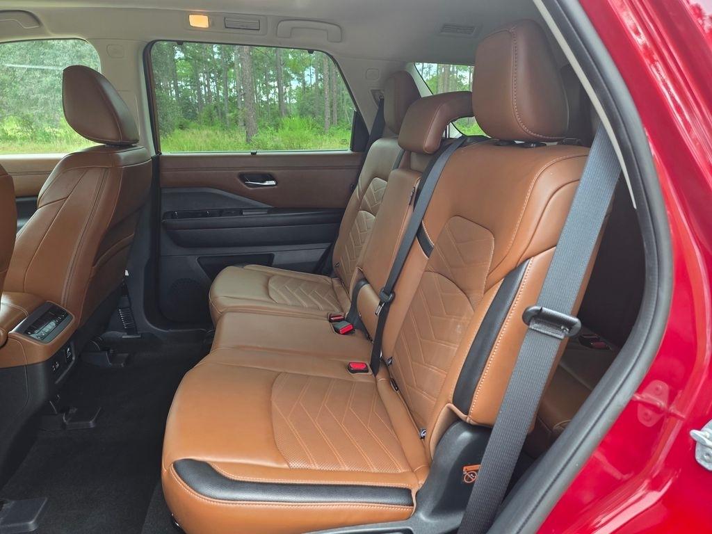 Nissan Pathfinder Platinum 2WD 2024
