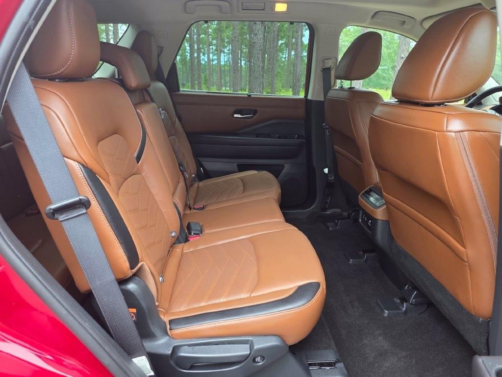 Nissan Pathfinder Platinum 2WD 2024