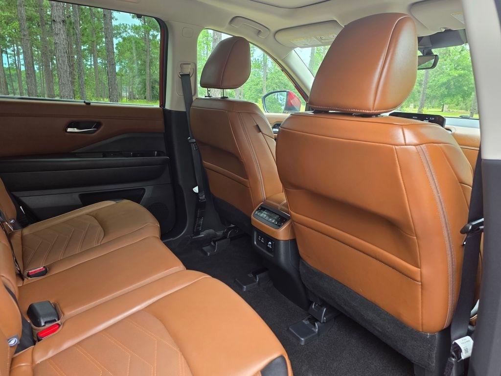 Nissan Pathfinder Platinum 2WD 2024