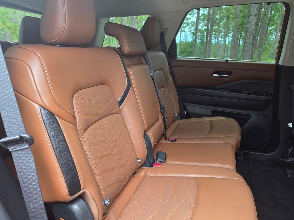 Nissan Pathfinder Platinum 2WD 2024