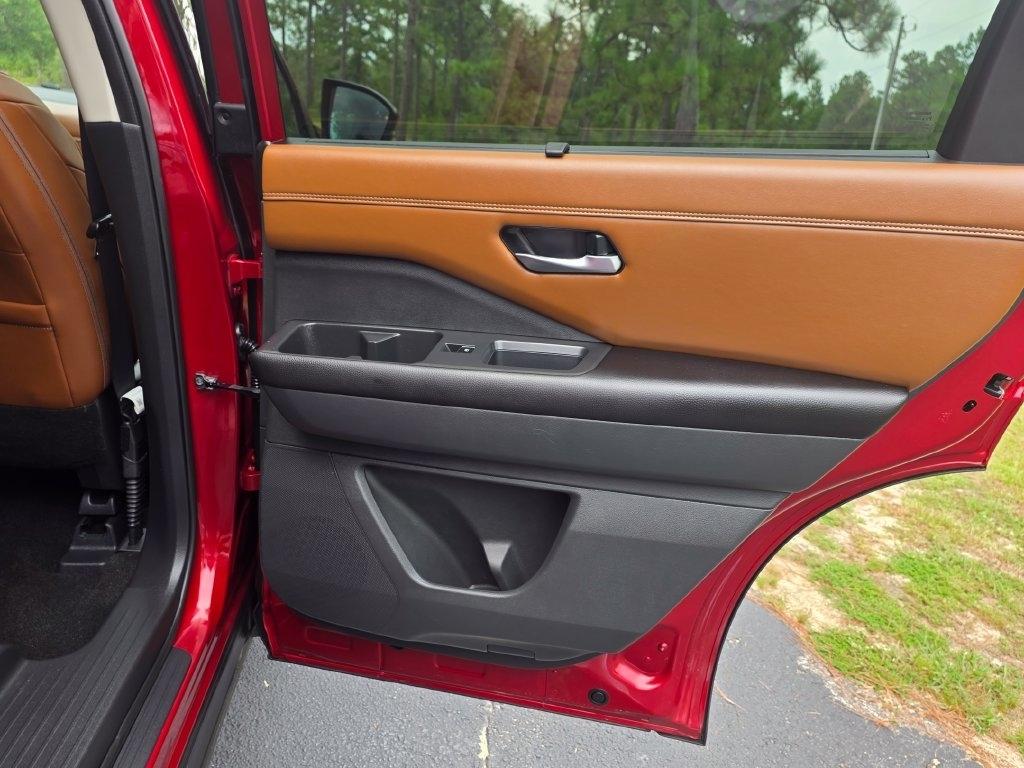 Nissan Pathfinder Platinum 2WD 2024