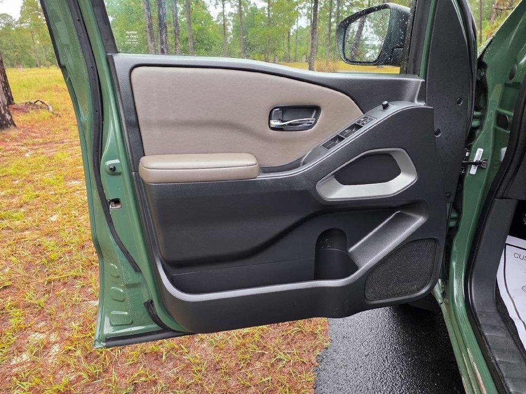 Nissan Frontier Crew Cab 4x2 SV 2024