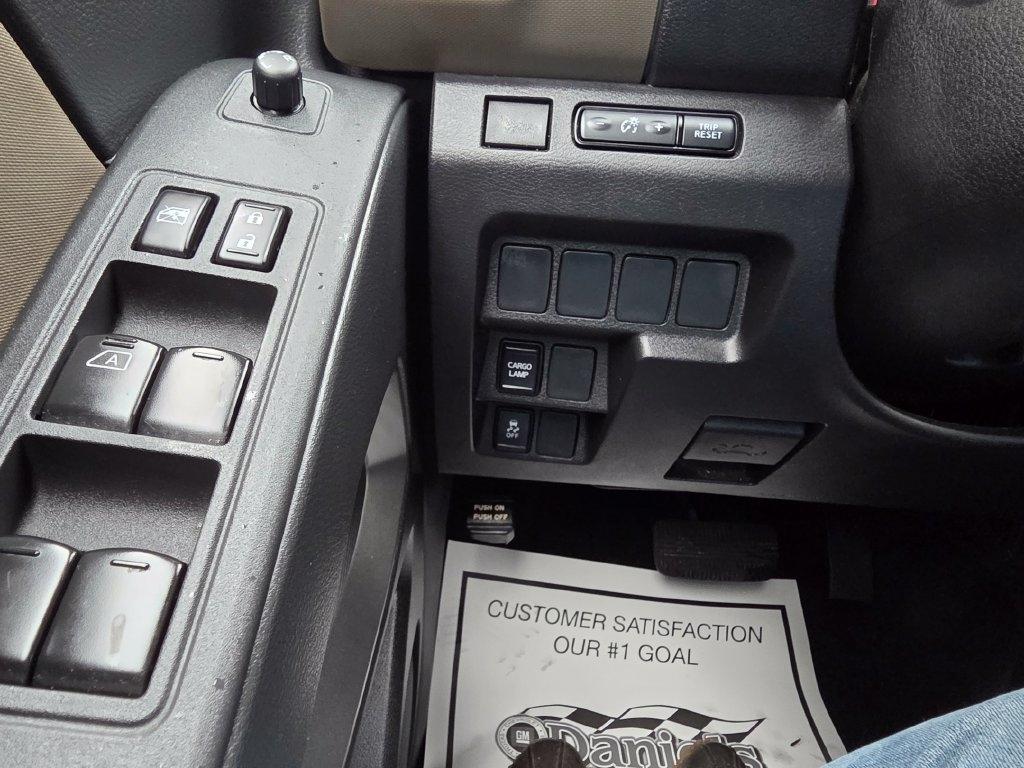 Nissan Frontier Crew Cab 4x2 SV 2024