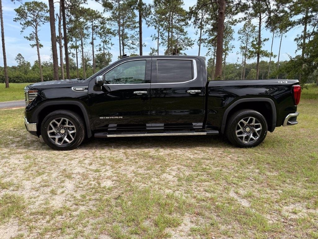GMC Sierra 1500 4WD Crew Cab 147" SLT 2022