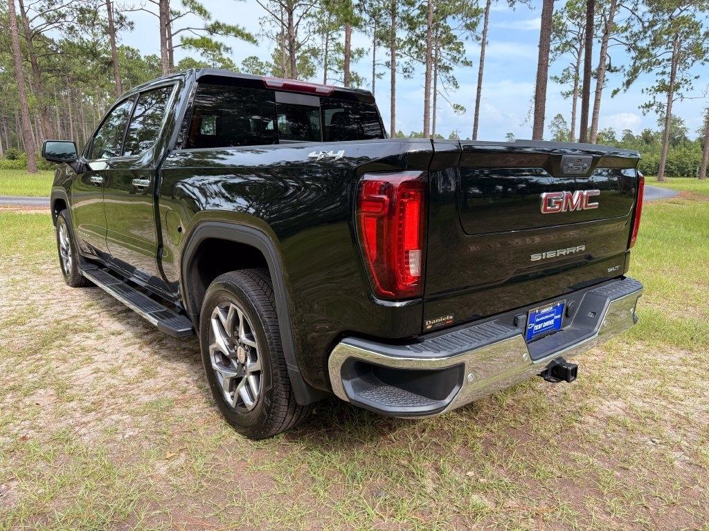 GMC Sierra 1500 4WD Crew Cab 147" SLT 2022