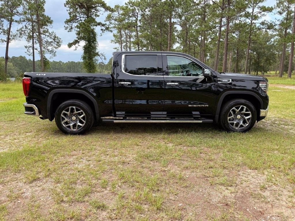 GMC Sierra 1500 4WD Crew Cab 147" SLT 2022