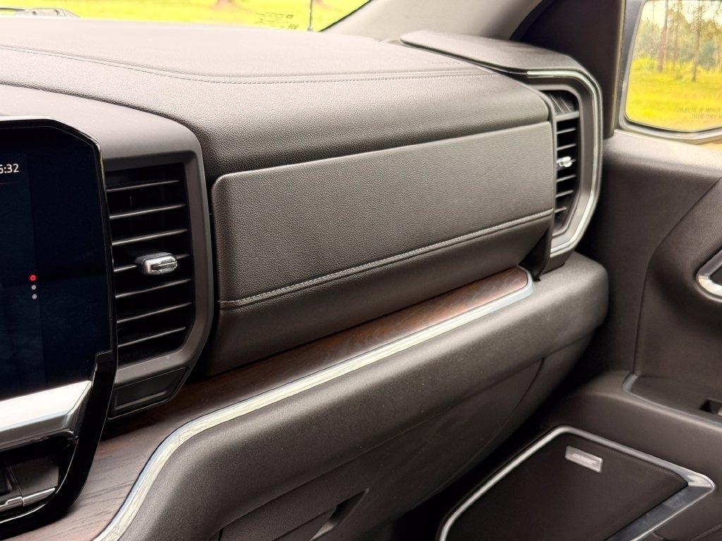 GMC Sierra 1500 4WD Crew Cab 147" SLT 2022